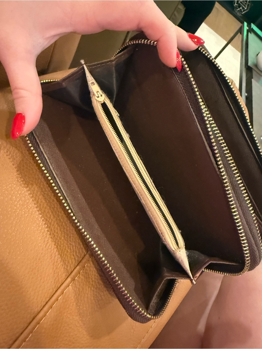Michael Kors Brown and Black Signature Zip Wallet with Silver Logo -NEEDS WORK - Picture 4 of 9